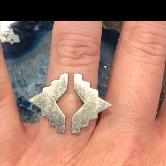 20 Pairs of Earrings, 2 Rings, 1 Bracelet, & 1 Velvet Choker Necklace. - Picture 9 of 13